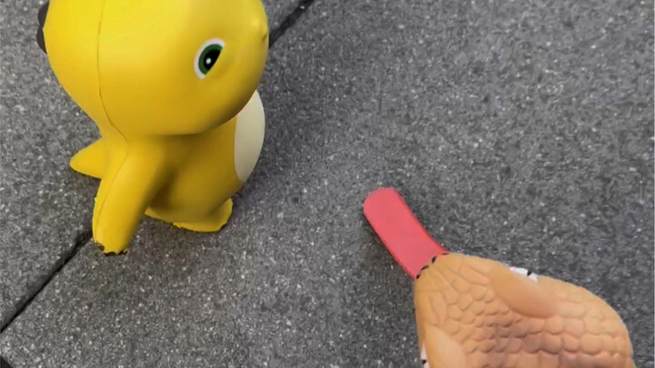 Tôi đâu phải cún liếm, tôi là rắn liếm mà!