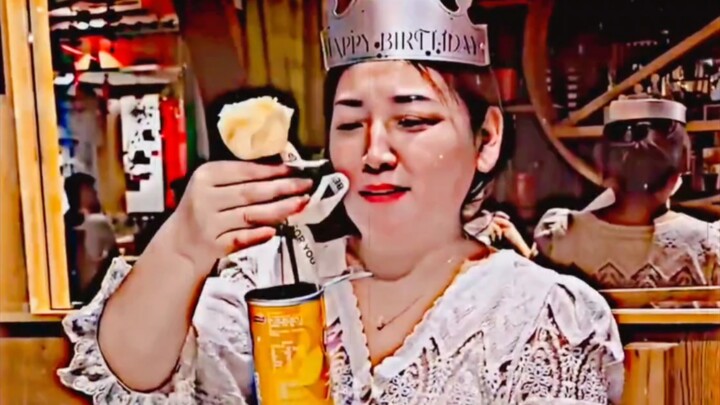 لا تنسَ أن تترك جزءًا من دفء العالم لأمك