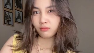 "Cewek ini diam, tapi bikin ramai di kepala — quiet girl, loud effect 🔥"