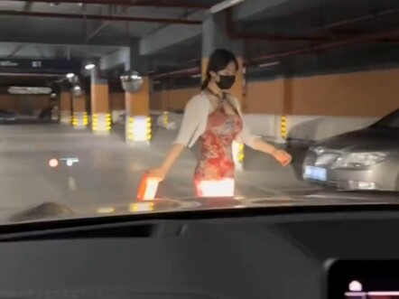 Xiong Da Gets in the Car