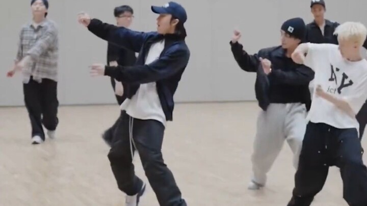 The choreography is so fast! Seokmingho in the KRA island practice room.