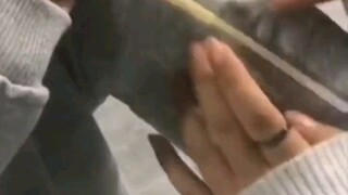 将荧光棒绑在身上关掉电灯会怎么样？