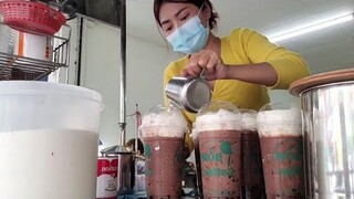 กำลังเก็บร้านลูกค้าซื้อแล้วกลับมาสั่งเพิ่มโกโก้ไข่มุก7แก้วแม่ค้ารีบเลยตั้งร้านอีกรอบพร้อมชงค่ะ🥤