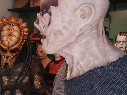 القناع الجديد وصل! عشاق جمع الأقنعة يشاركون تجاربهم من الخارج.. الرجل تحت القناع #قناع_الشيطان #قناع