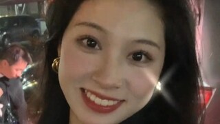 八颗门牙的女孩不多了