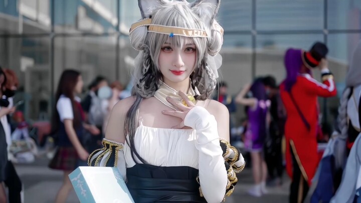 What Is This Divine Cosplay?! | Chengdu Worldline Comic Con