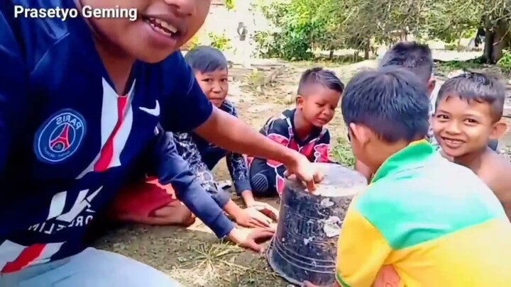 PRANK LUCU !! Di dalam ada kotoran sapi