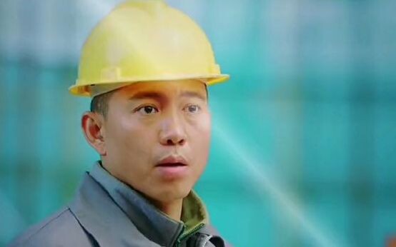 The apprentice said the wall was built crookedly, but the master refused to believe it—and got prove