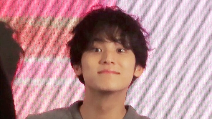 [Kim Min-kyu] I’m declaring this the cutest, most puppy‑like video in the whole world!!!