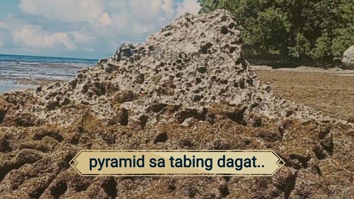 pyramid na nasa tabing dagat..