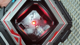 Now he really becomes Ultraman Ake——The domestic imitation Ake transformation device is implanted wi
