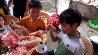 Cỗ giỗ đầu cậu của Biển.