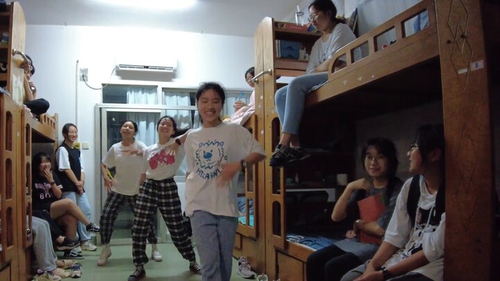 The first high school student dormitory KPOP random dance (feat. Noisy roommates)