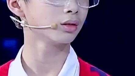 นักกีฬาจีนวัย 13 ปีเอาชนะนักกีฬาญี่ปุ่นอันดับหนึ่งของโลก!!!
