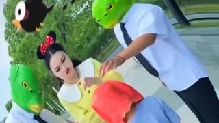 Children who love to play with mobile phones will meet the fish-headed monster