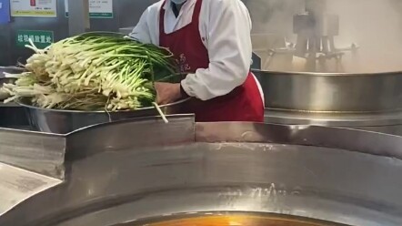 Một nồi có giá thành hơn mười nghìn tệ “gia vị lẩu”