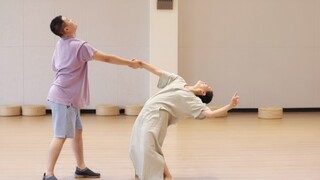 高艳津子老师和她的儿子献上的一段感人的舞蹈