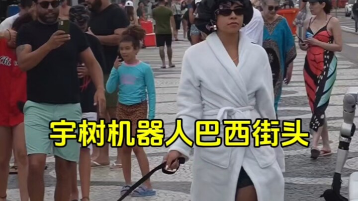 Mỹ nữ dắt robot đi dạo? Robot Unitree bị đám đông ở đường phố Brazil vây kín, trầm trồ không ngớt!