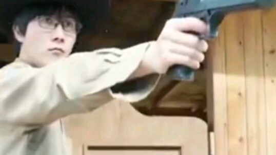 Japanese cowboy teaches you how to turn a Desert Eagle gun