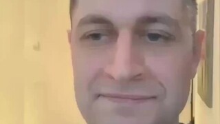 After the American man learned that his girlfriend was cheating, he recorded a video at home and sen