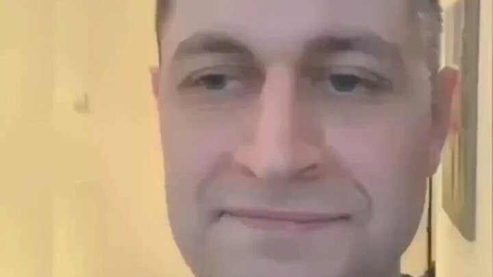 After the American man learned that his girlfriend was cheating, he recorded a video at home and sen