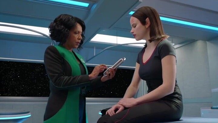[Orville] Earthlings arrive at a super-gravity planet, where an iron bottle is instantly crushed int