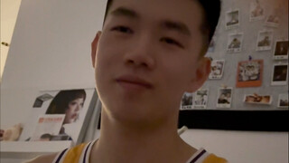 在外面是体育生大狼狗，在家是粘人小黄狗