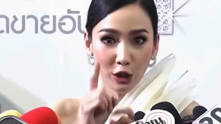 【آمب، إلهة تايلاند】 لا يوجد رجل في قلبها، فتبدو إلهية بطبيعتها عند انتزاع السيف