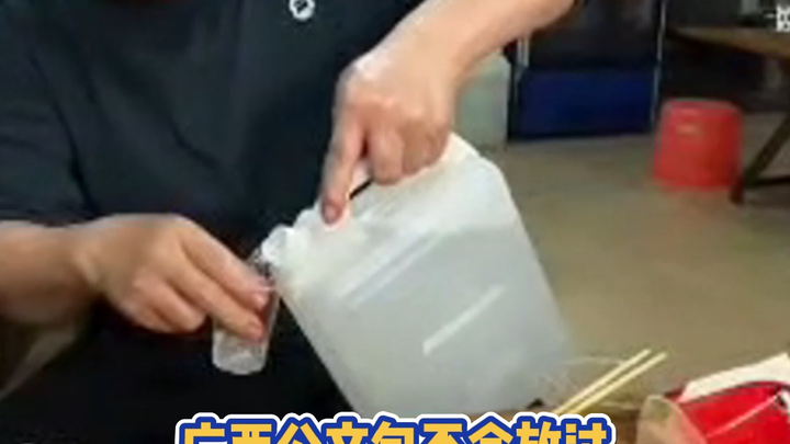 Guangxi Briefcase Won’t Let a Single Stubborn Mouth Off Get Away!