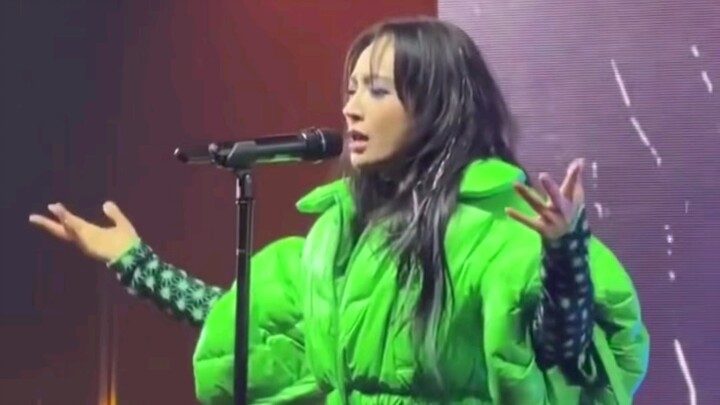 เจินเหวินถิงไม่ผิดหวังจริงๆ ที่เป็นราชินีแห่งวงการเพลง โชว์สดก็มั่นคงสุดๆ แต่คราวหน้าจะใส่ชุดสีเขียว