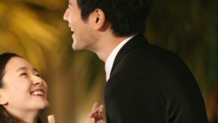 Lịch Xuyên ấm áp lịch thiệp, Tiểu Thu nồng nhiệt dũng cảm, ngay khi tiếng nhạc vang lên, họ chậm rãi