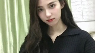 Which is better, a senior female student or a junior female student?