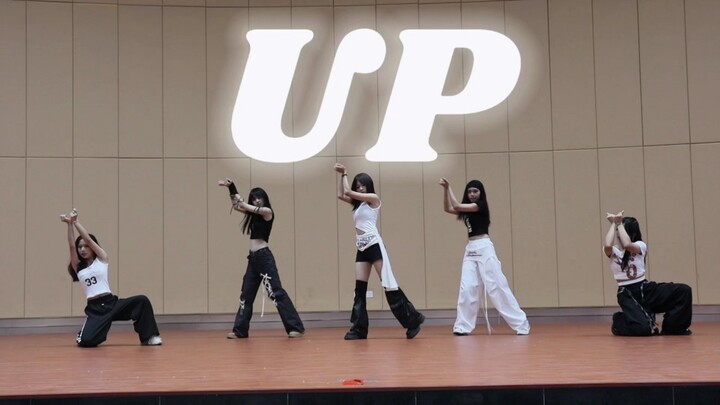 [مدرسة جييدونغ الثانوية الأولى] أعضاء نادي الرقص الحر يقدّمون عرضًا ناريًا لأغنية "up" يشعل الحشد!