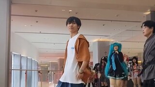 【Baozi】Tôi muốn làm người yêu của em! Em cũng có thể xem màn cover vũ đạo của thầy Shikong ở Trường 