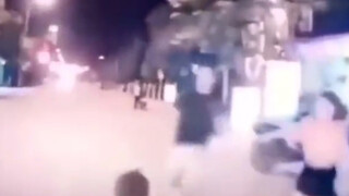 爸爸义无反顾的冲了过来