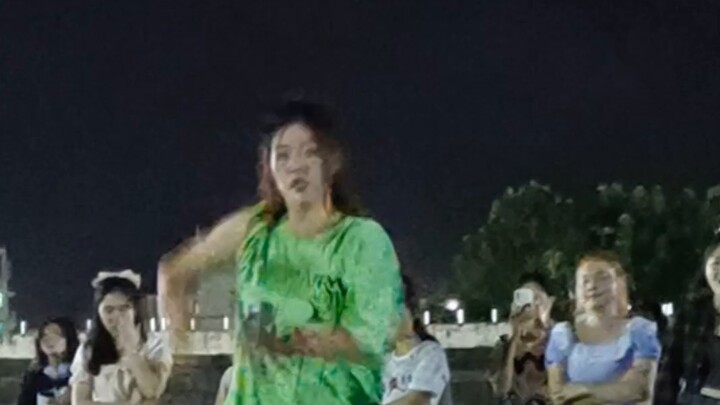 [Domestic entertainment stage in colleges and universities] What is it like to dance all the male gr