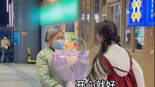 أتمنى لجميع الفتيات عيد الفتيات سعيدًا!