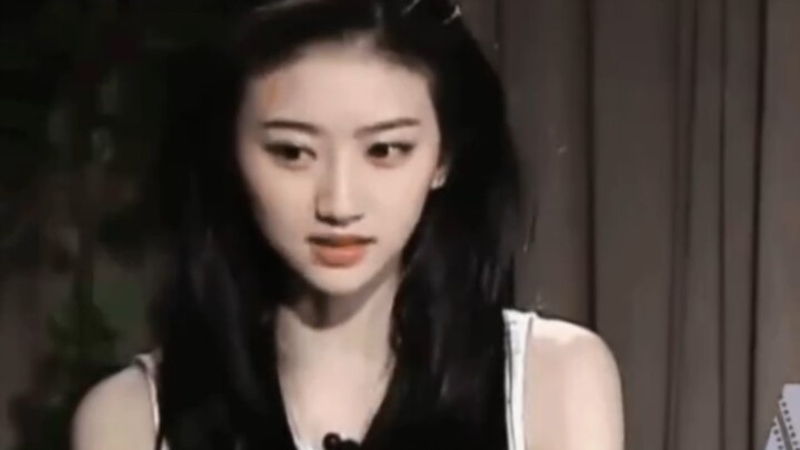 Nghe nói hồi đầu cô ấy là “Hoàng Tây Đường được trời chọn”, đúng là người như tên thật!