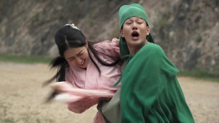 Film pendek patung pasir: Guan Yu mengendarai sepeda untuk menabrak seorang wanita...