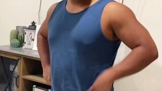 الزوج يقلد زوجته التي لديها "وسواس قهري"، طلبت منك التقليد فقط ولم أطلب منك التفوق!