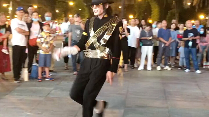 Michael Jackson Cai Jun (เลียนแบบถนนเฉิงตู Jinhua Wanda)