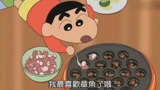 小新一家刚吃完章鱼烧饱了，没想到人家送的伴手礼也是章鱼烧！