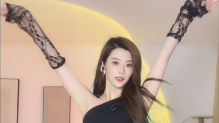 The happy shake of the Tik Tok girl!
