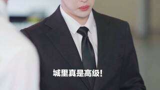 [Yi Ran] Some people appear to be workers, but secretly...