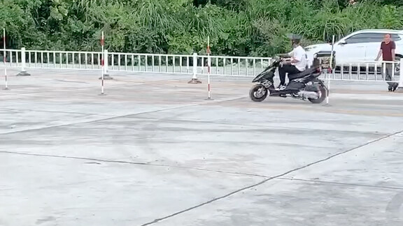 Kiểm tra xe máy: Người đi xe Meituan vẫn là tốt nhất