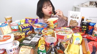 Convenience Store Mukbang at 1AM New Spicy Ramyun Noodles with Kimbap