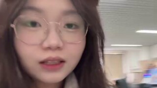 Hôm nay không có ai ở văn phòng...