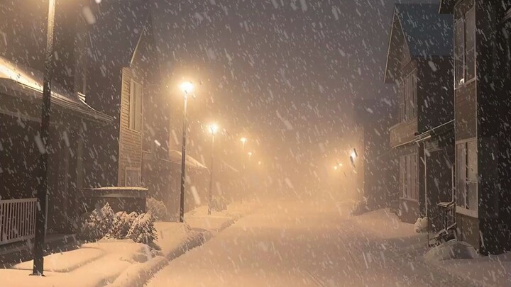 This music seems to be specially composed for snow. When the music plays, it is better than any copy