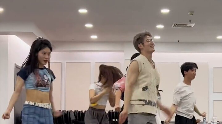 Dancing to "Pure Land" with Rikimaru himself at Peking University! Super cool straight shot wooooooo
