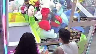 抓娃娃运气很好是什么样子...这就是爱情的魔力吗？